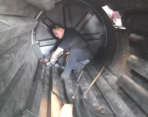 如何应对矿山橡塑制品球磨机衬板磨损问题